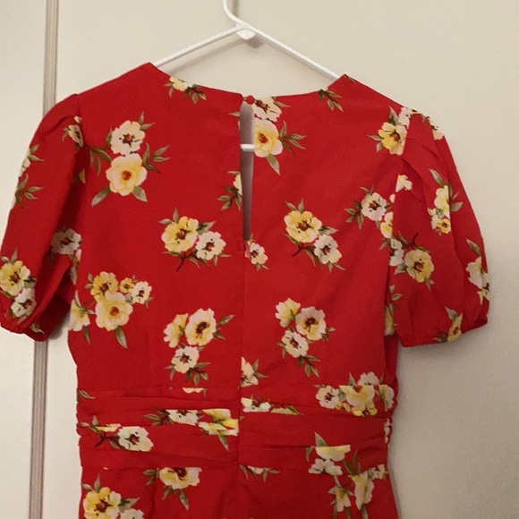 NWT Forever 21 red floral romper size: M - Picture 7 of 10